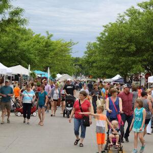 people shopping at junquefest